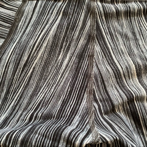 Lululemon crop pants with pockets - Picture 5 of 8